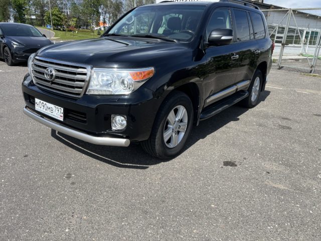 Toyota Land Cruiser 200